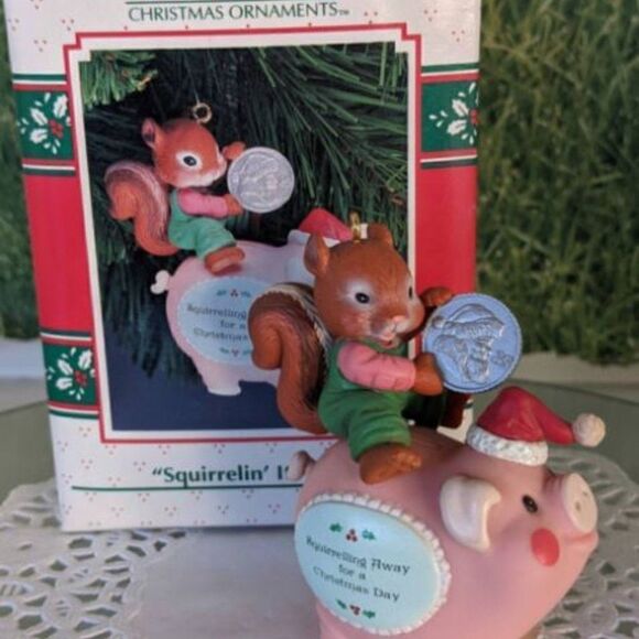 NIB Enesco Squirrelin' It Away Christmas Ornament - Picture 1 of 2